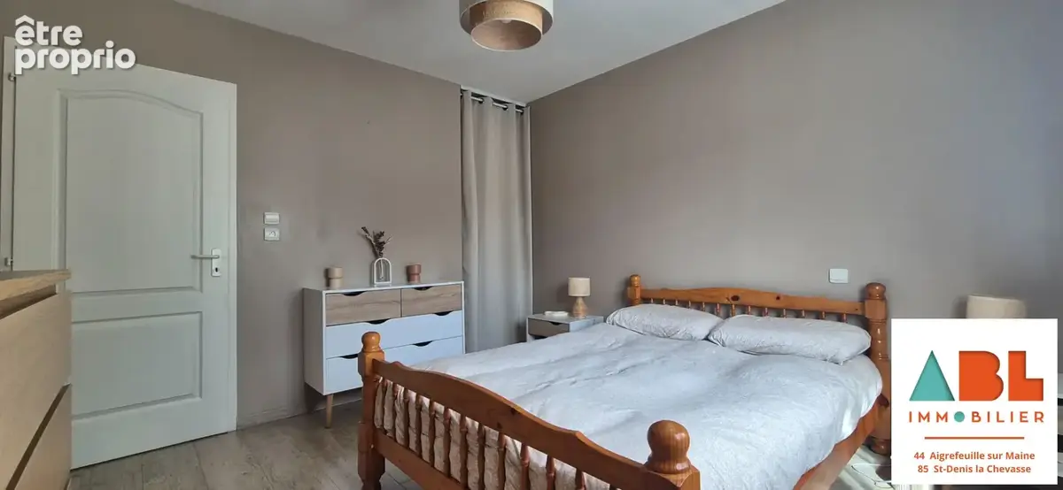 Maison 95 m² de plain-pied   3 chambres  Centre de Saint-Denis-la-Chevasse - photo 7