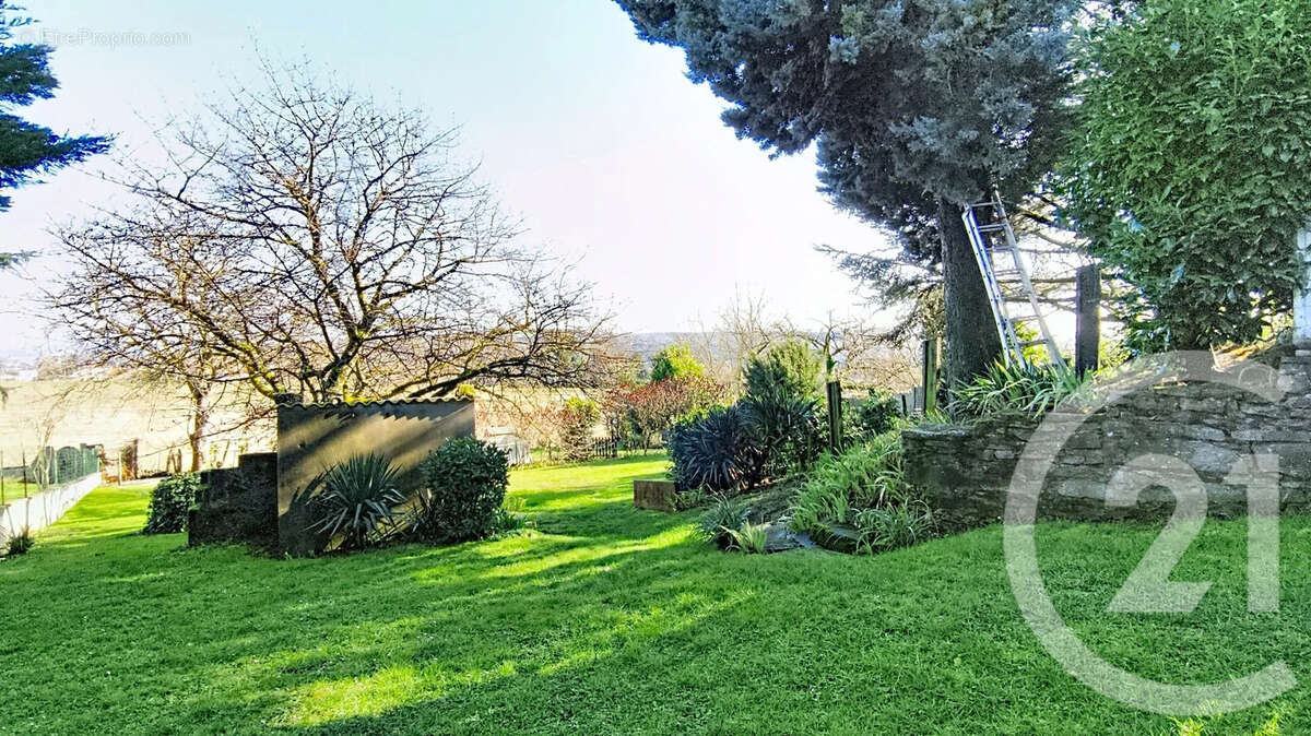 Maison à SAINT-CYR-SUR-LE-RHONE