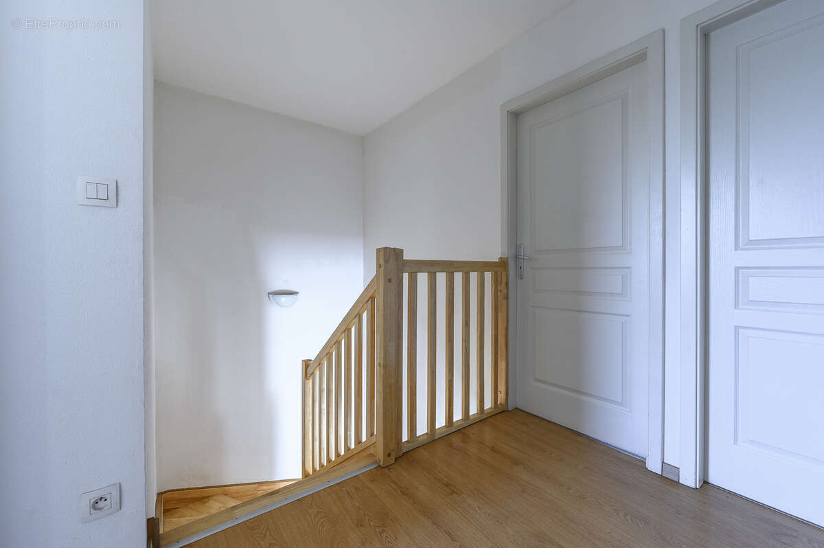 STRASBOURG NEUHOF STÉÂHNIE - Duplex 5 pièces de 98m2 avec terrasse, parking et garage - photo 7