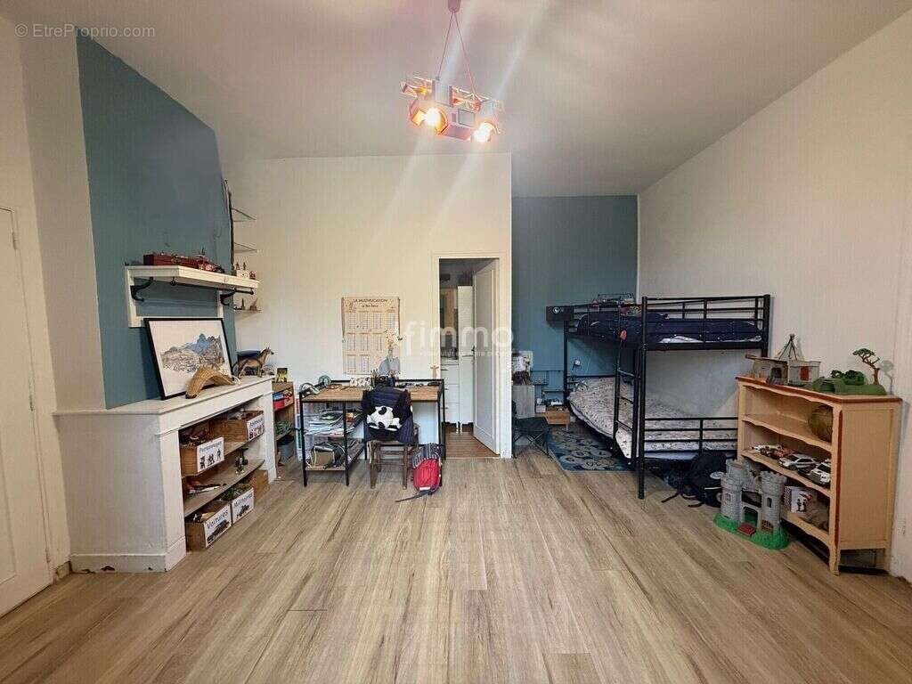 Maison de ville - 150 m2 - Transports et commerces à pied - photo 8