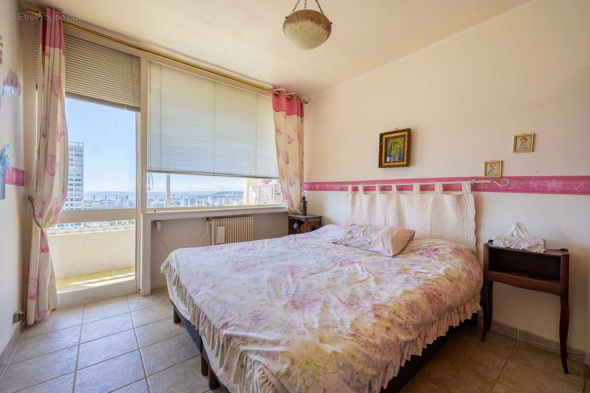 ***marseille 9eme…residence la rouviere…grand t3 traversant…possibilite de recreer une 3eme chambre…etage eleve…vue panoramique* - photo 5