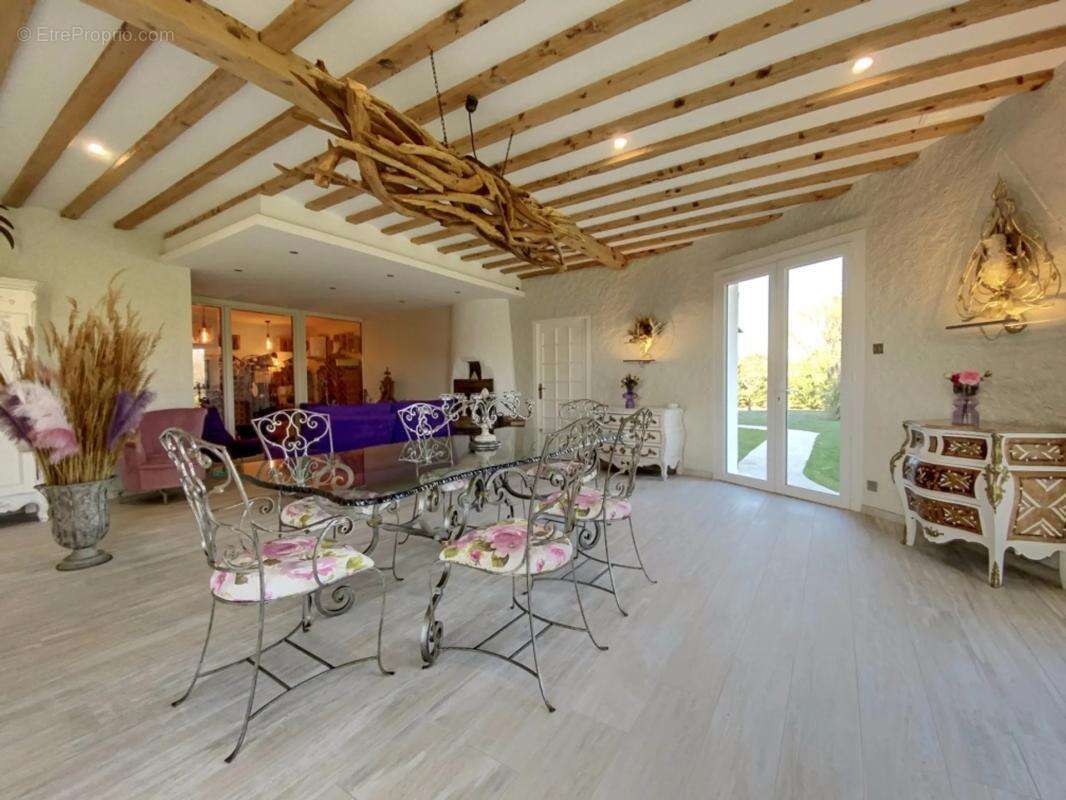 Maison à SAINT-FORGEUX-LESPINASSE