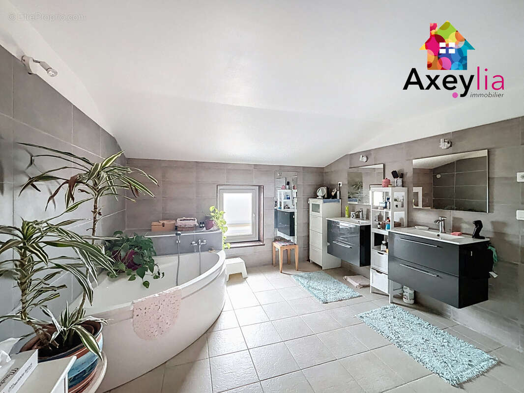 Maison à SAINT-GERMAIN-LAVAL