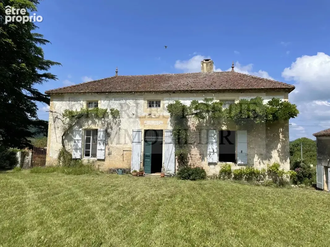 Bel ensemble - corps de ferme avec 3 maisons, un hangar, jardin et verger - photo 2