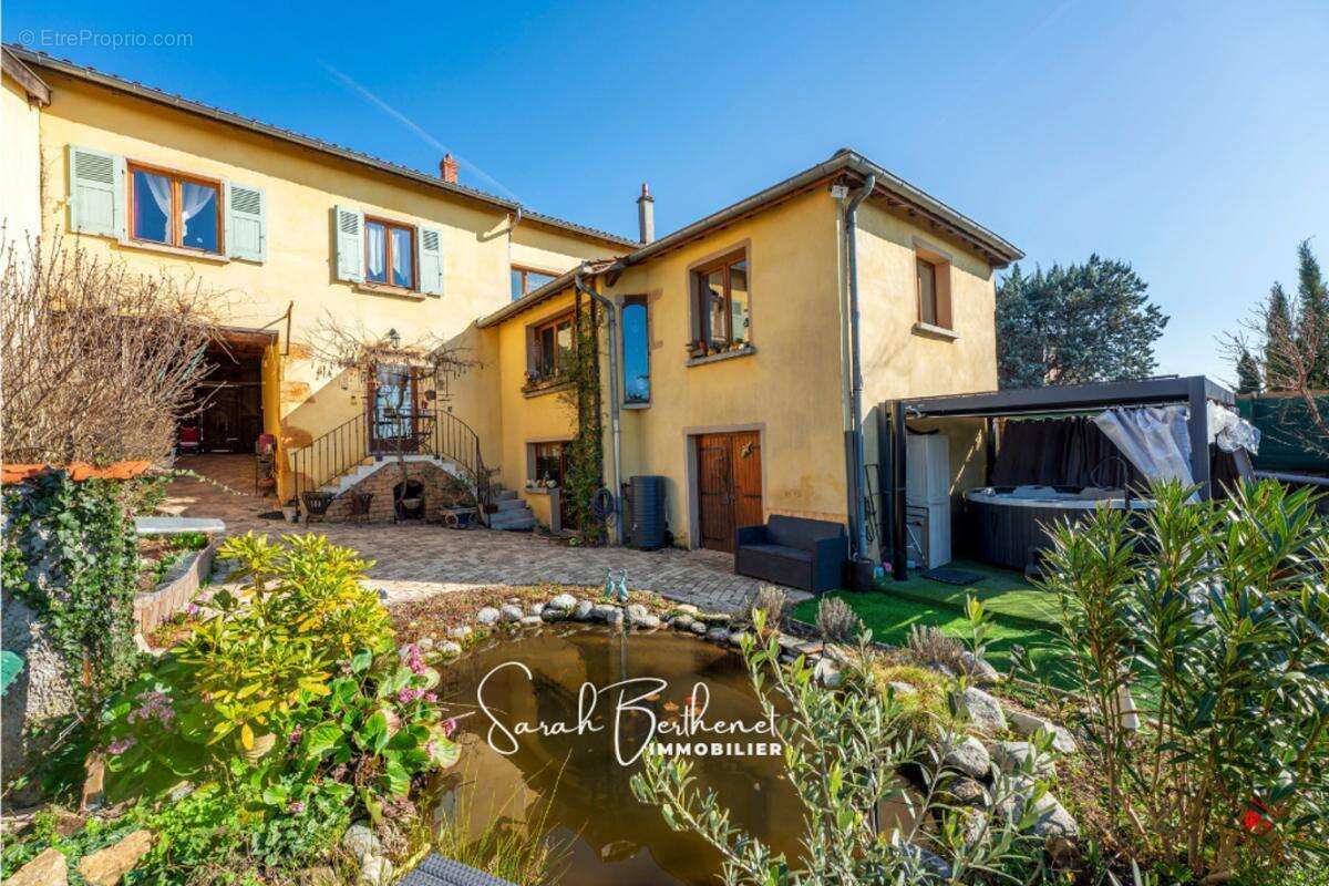 Maison à LA TOUR-DE-SALVAGNY