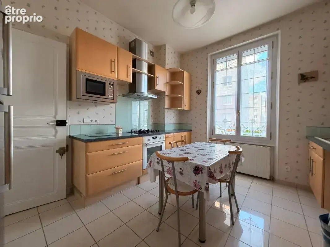 Sablons – Maison familiale en pierre avec 5 chambres, jardin et annexe - photo 4