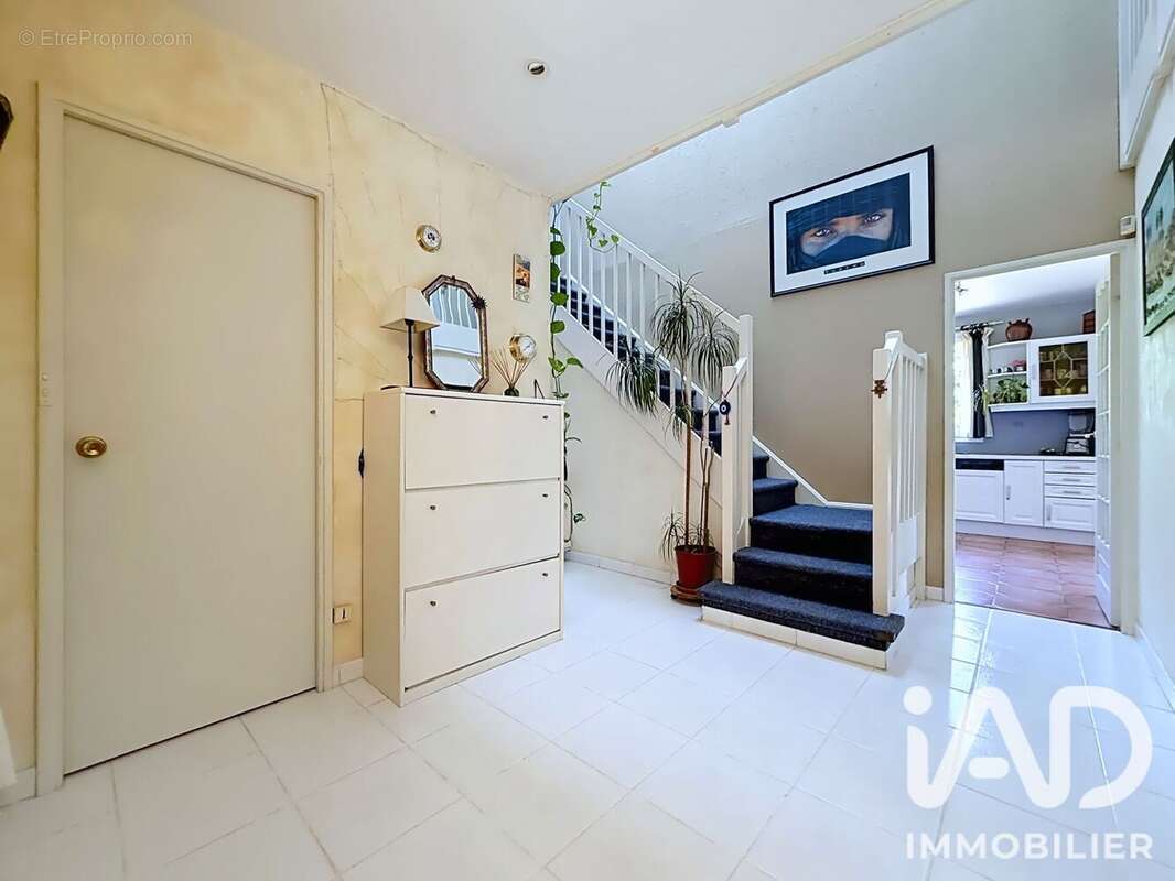 Maison 212 m² à Mennecy  - photo 2