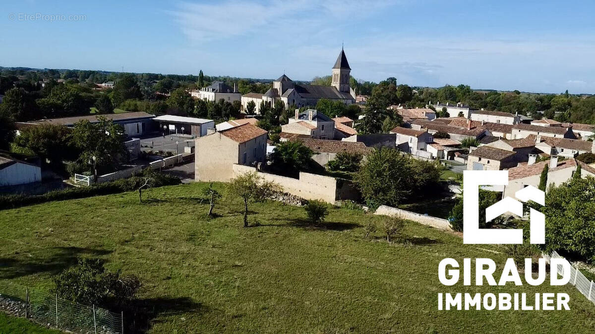 Terrain à NIEUL-SUR-L&#039;AUTISE