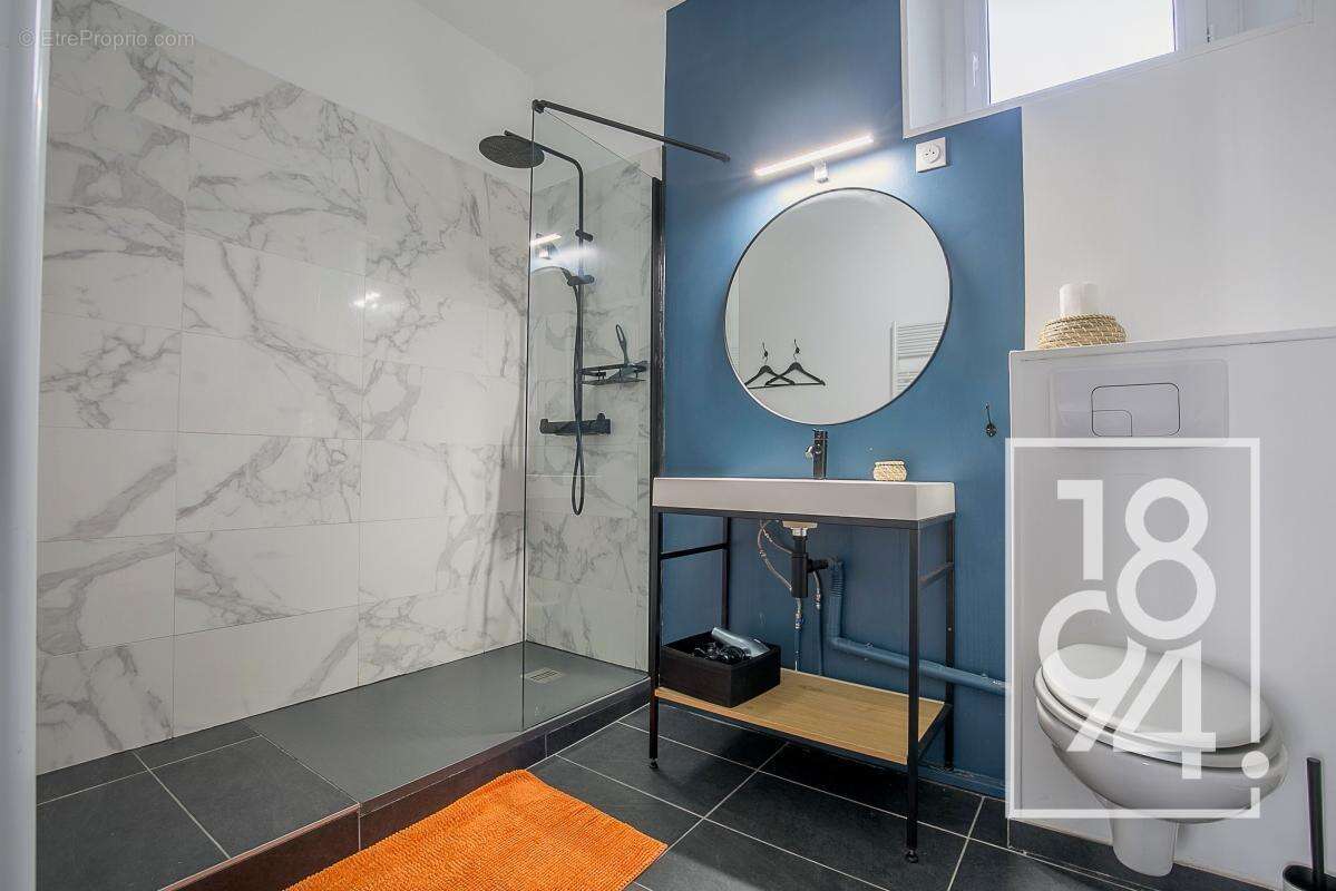 Appartement à MARSEILLE-5E