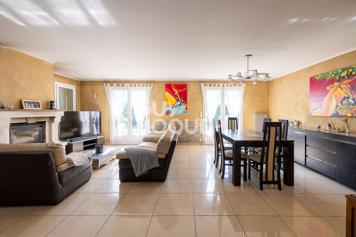 Maison à MIREFLEURS