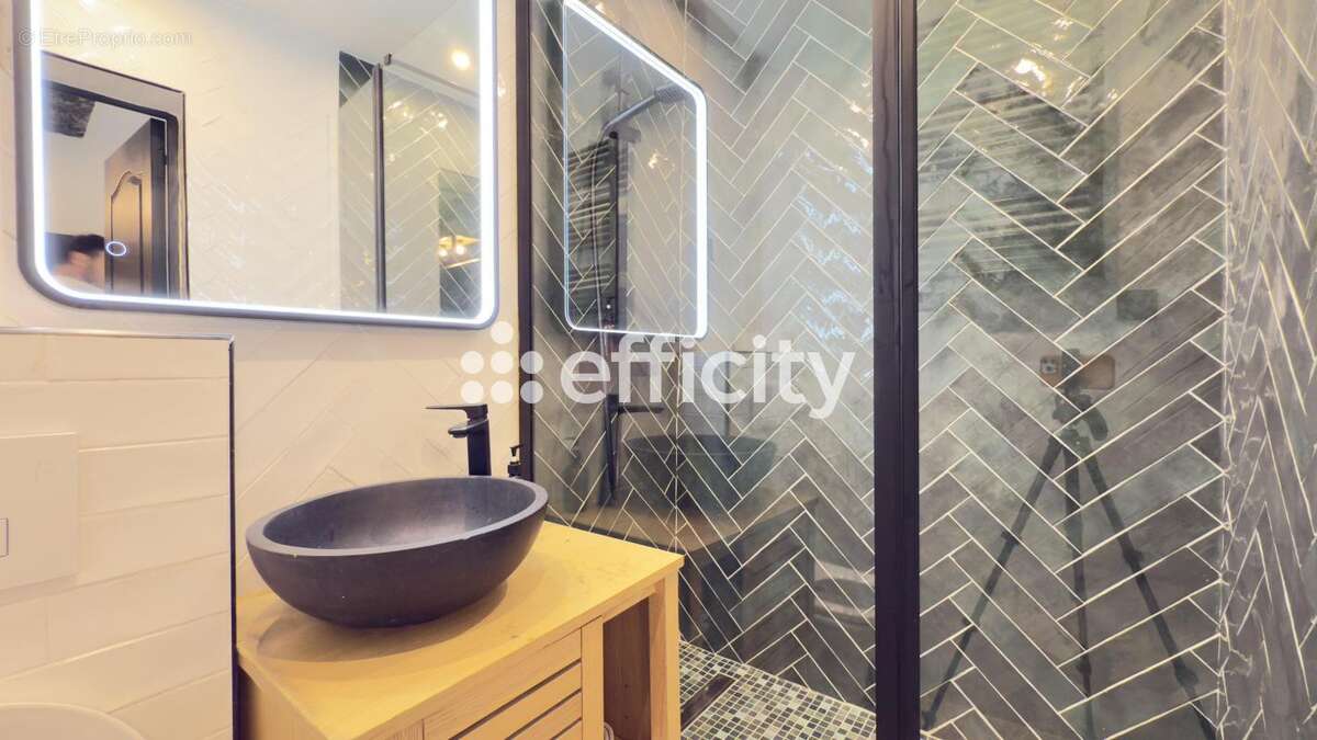 Appartement à MARSEILLE-1E