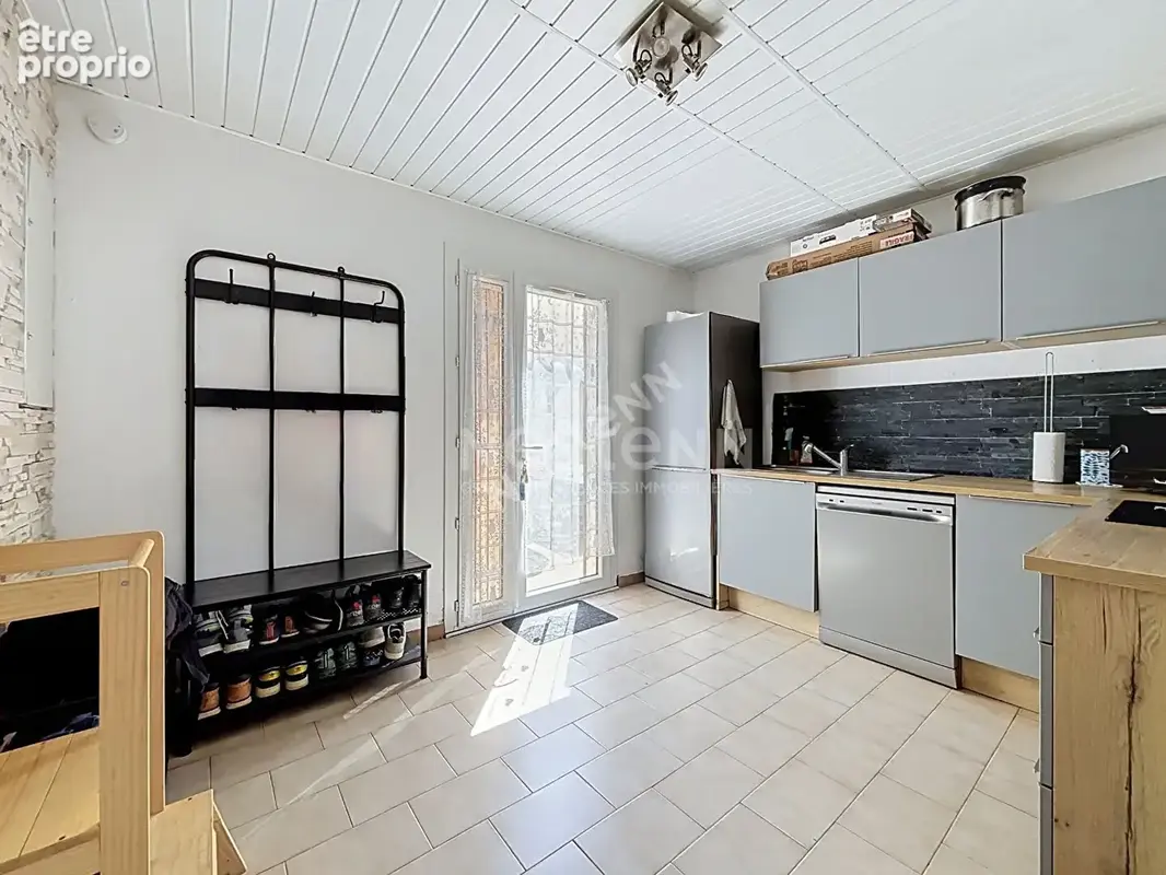 Aigues-mortes - appartement p4 avec grande cour - secteur gare - photo 4