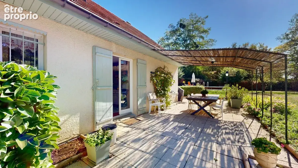 Evans - maison t6 avec piscine et annexes sur terrain de 12 ares - photo 6