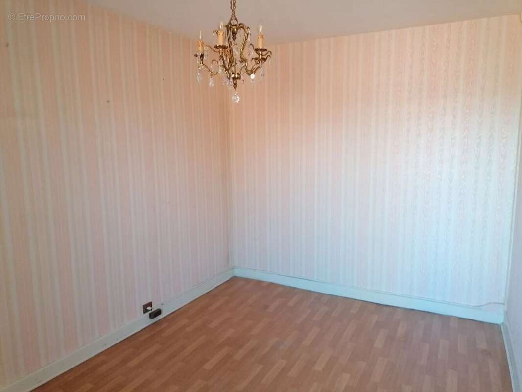 Maison à AUZAT-LA-COMBELLE