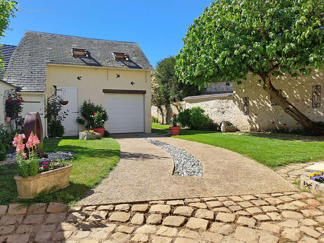 Maison à AUNEAU