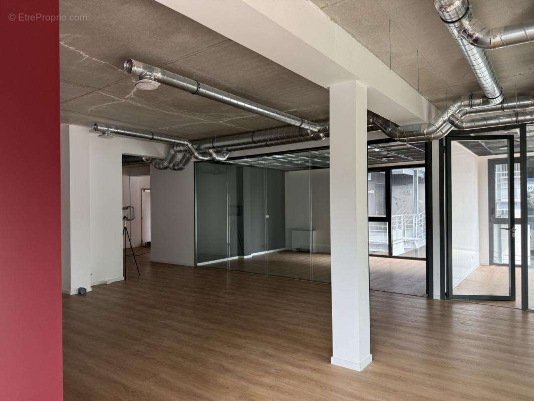 Commerce à ALLONZIER-LA-CAILLE