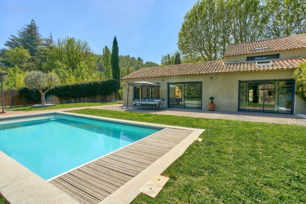 Maison à LE PUY-SAINTE-REPARADE