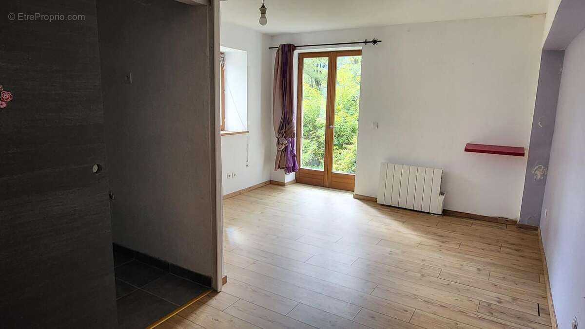 Maison à SAINT-MELANY