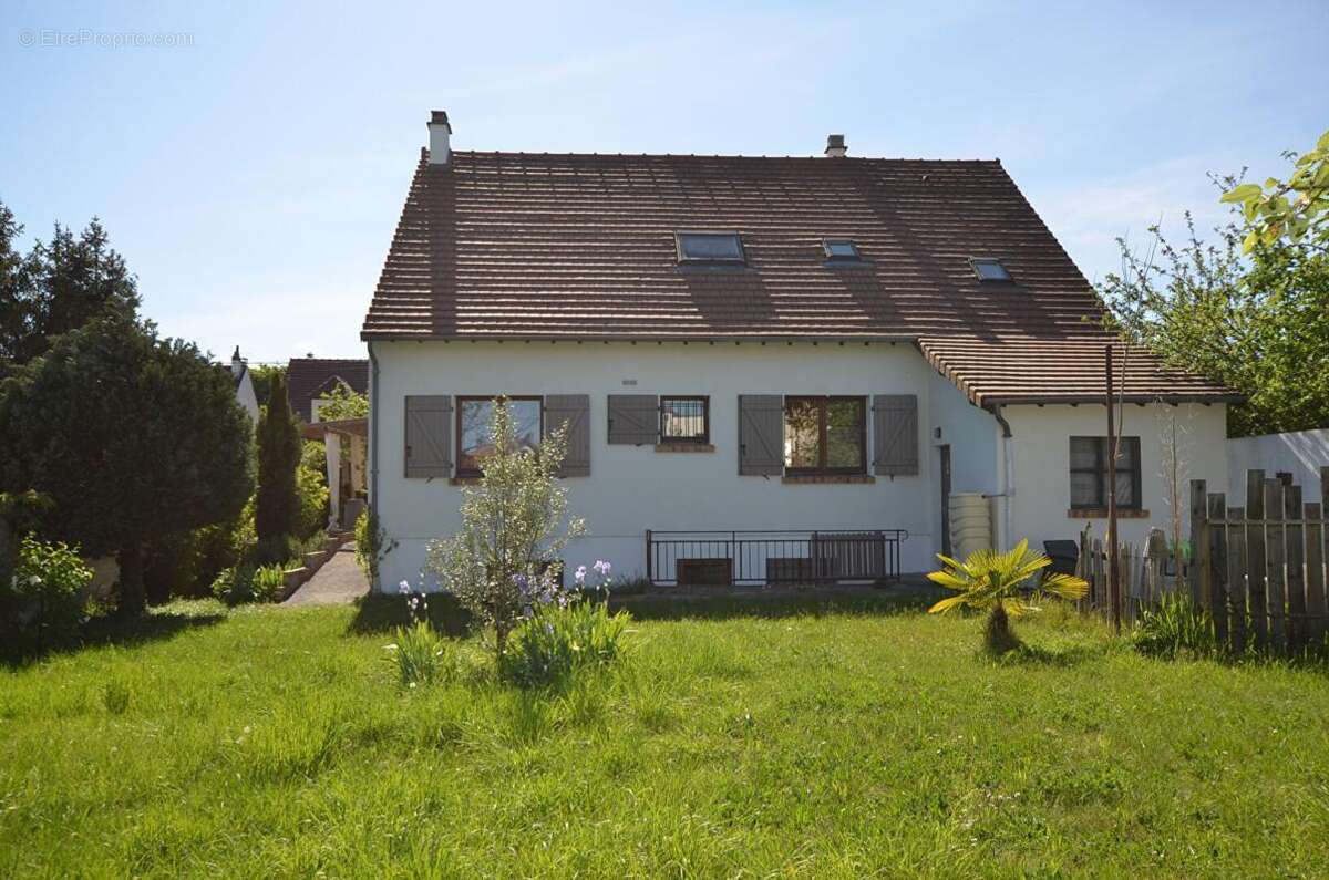 Maison à SAINTE-GENEVIEVE-DES-BOIS