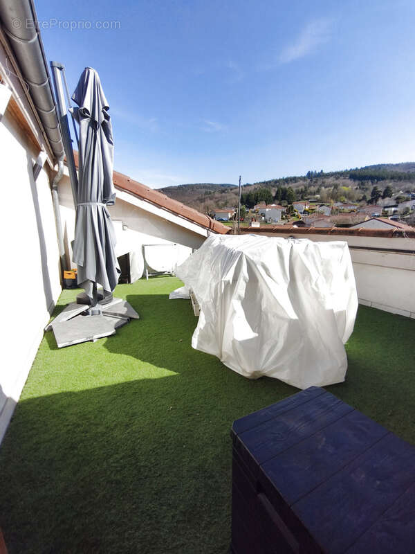Appartement à LE CHAMBON-FEUGEROLLES