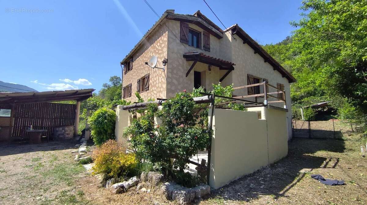 Maison à PUGET-THENIERS