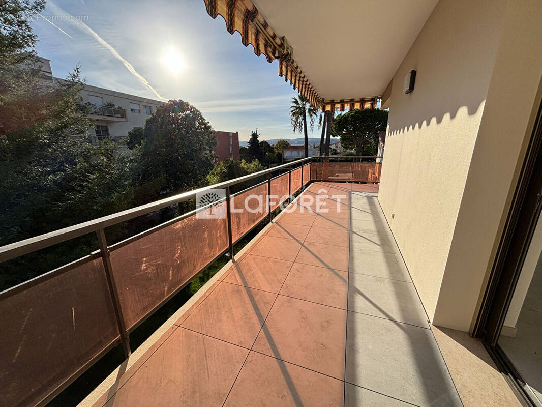Appartement à SAINT-LAURENT-DU-VAR