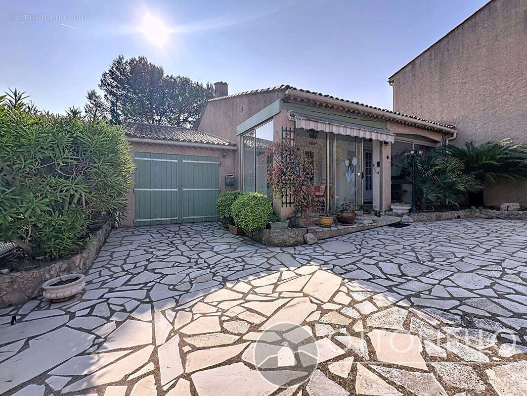 Maison à ROQUEBRUNE-SUR-ARGENS