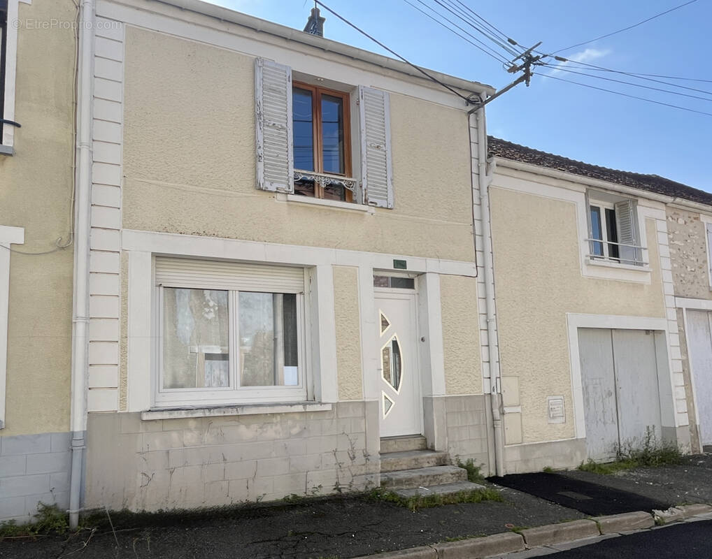 Maison à LA FERTE-GAUCHER