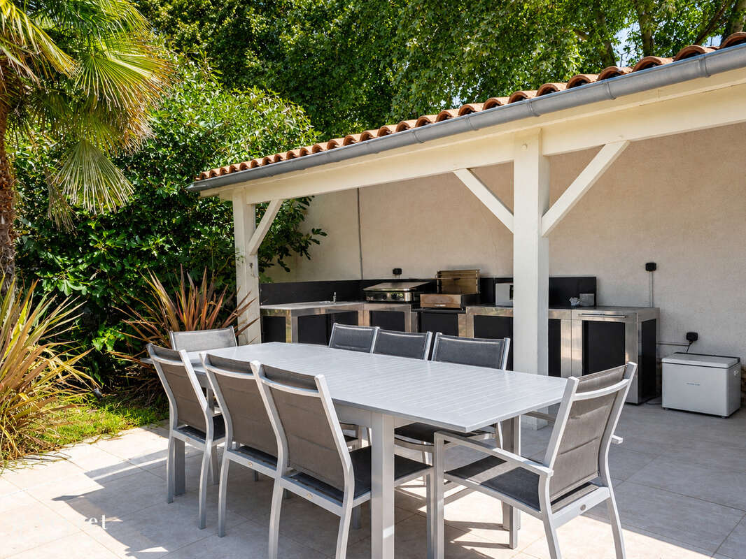 Maison familiale avec piscine, parc paysagé et fort potentiel - photo 6