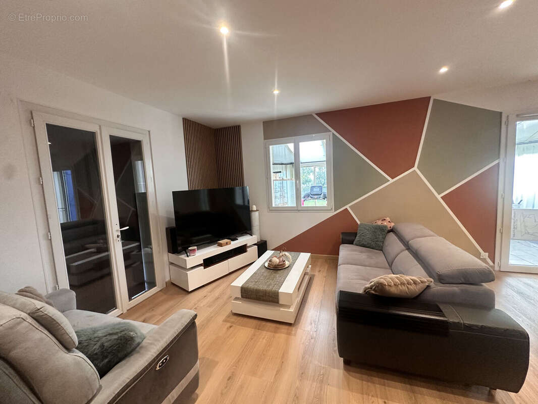 Photo 3 - Maison à SAINT-MARTIN-DE-FRAIGNEAU