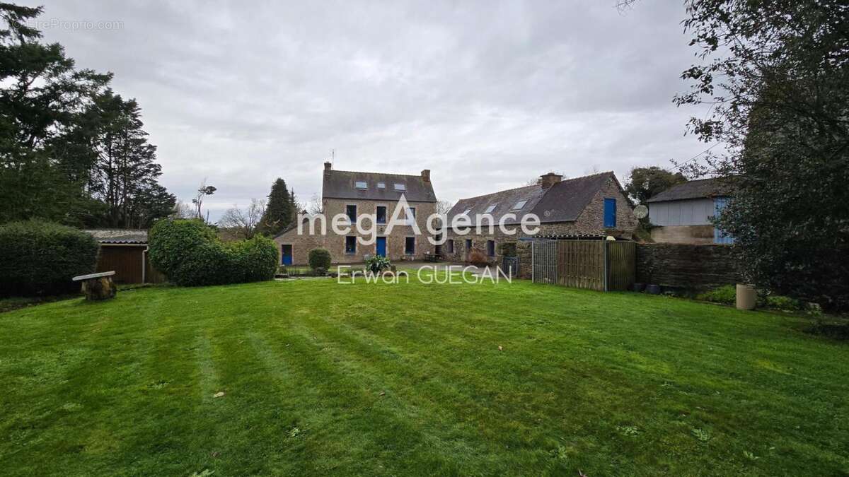 Maison à KERGRIST-MOELOU