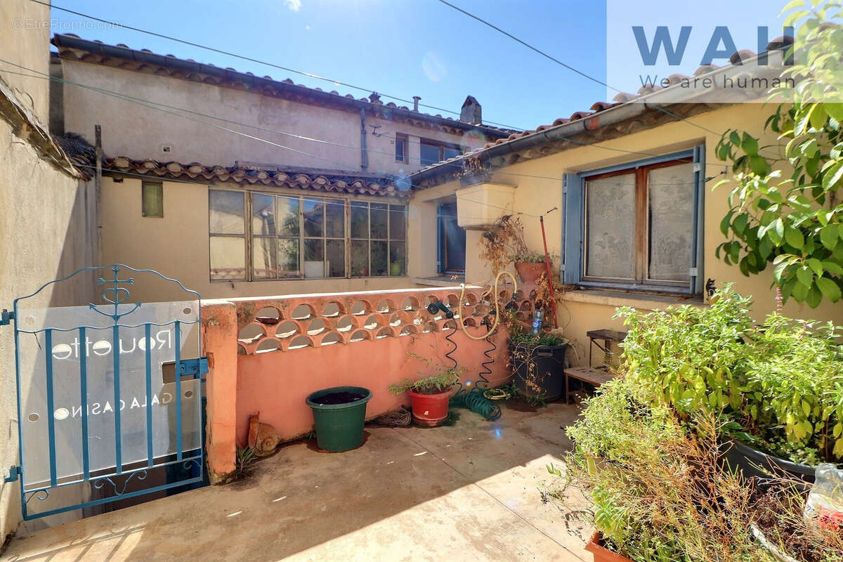 Maison de village 150 m2   cour   toit-terrasse   fort potentiel   lunel (34400) - photo 4