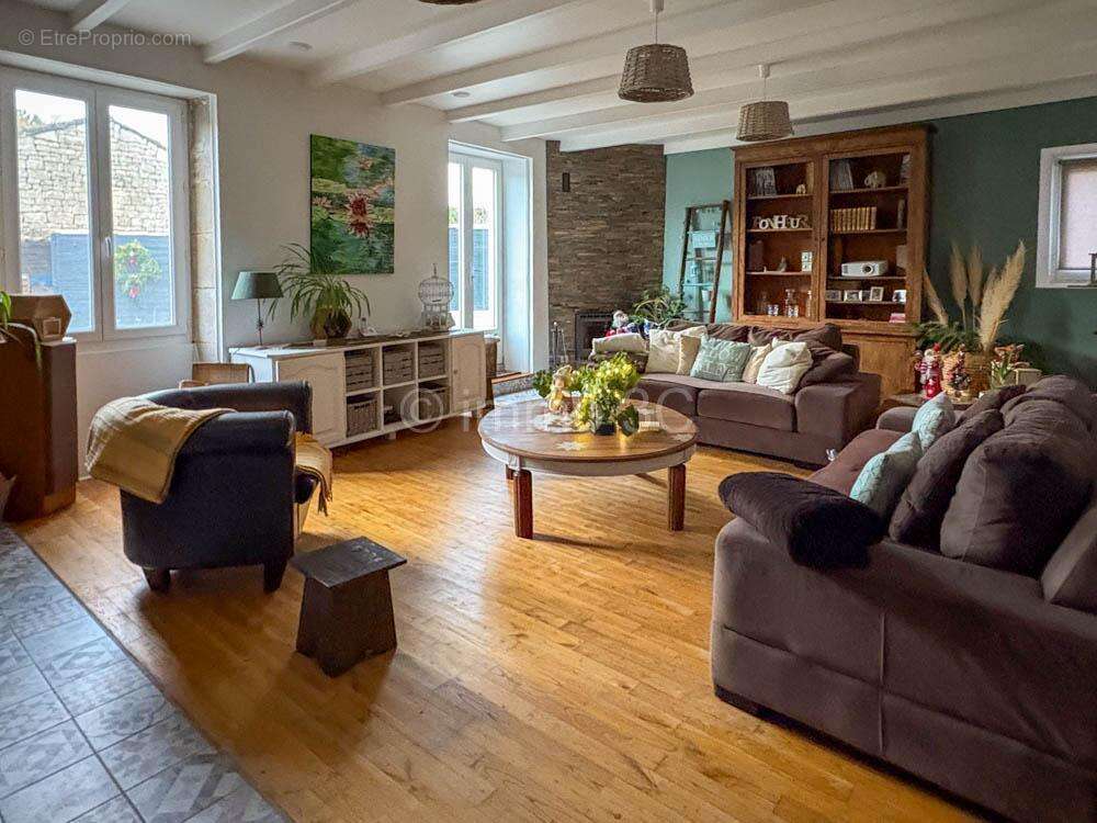 Maison à CHEF-BOUTONNE