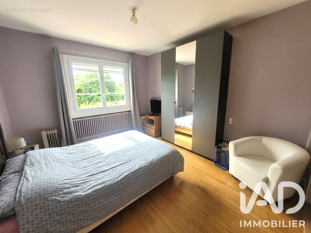 Maison 102 m² à Saint-Just-Saint-Rambert  - photo 8
