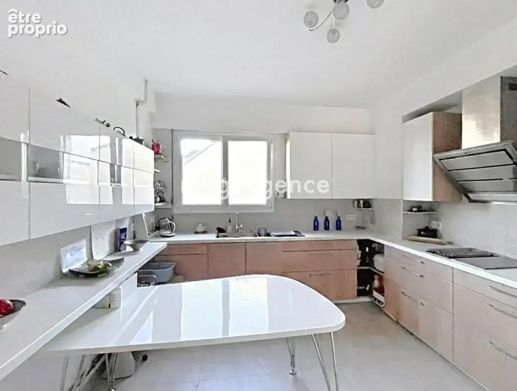 Appartement de standing lumineux 165 m² – Domaine privé sécurisé  – Parking et Cave - Saint-Nom-La-Bretèche - photo 6