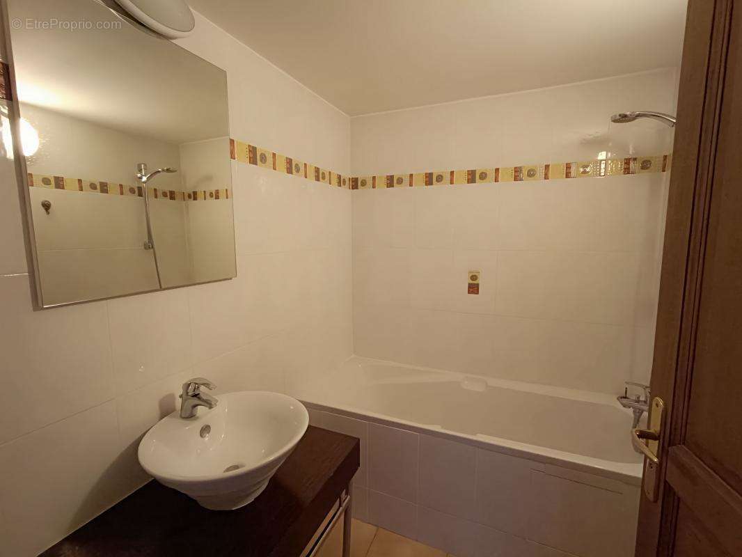 Appartement à BARJAC