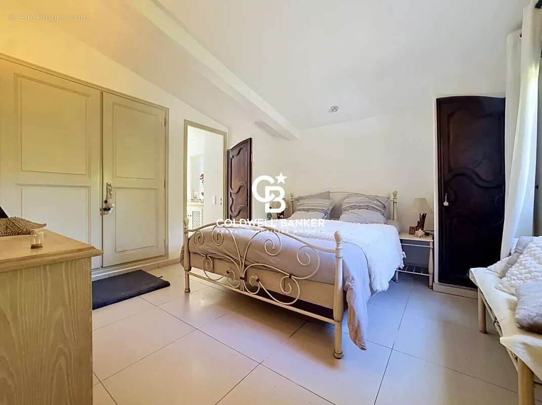 Maison à ROQUEBRUNE-SUR-ARGENS
