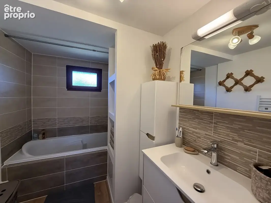Belle longère de caractère rénovée   3 chambres, dépendances & potentiel - photo 16