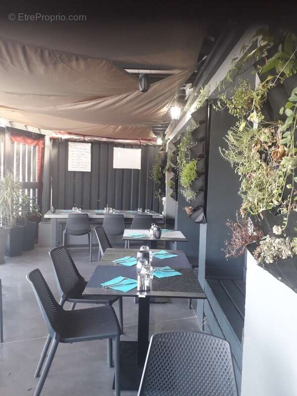 Commerce à NIEUL-LE-DOLENT