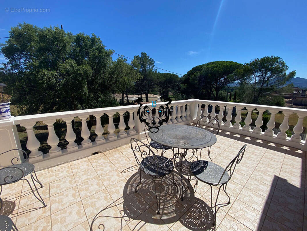 Maison à ROQUEBRUNE-SUR-ARGENS