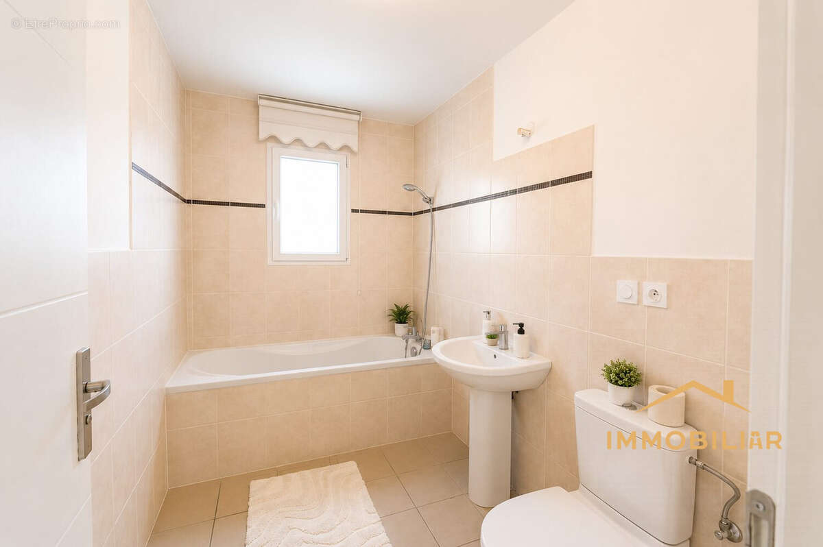 Maison 156 m² à Lancrans  - photo 9