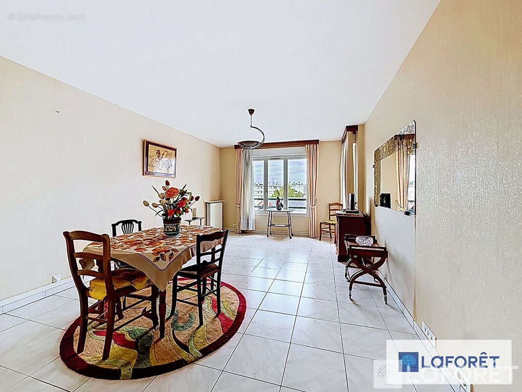 Appartement à LE PLESSIS-TREVISE