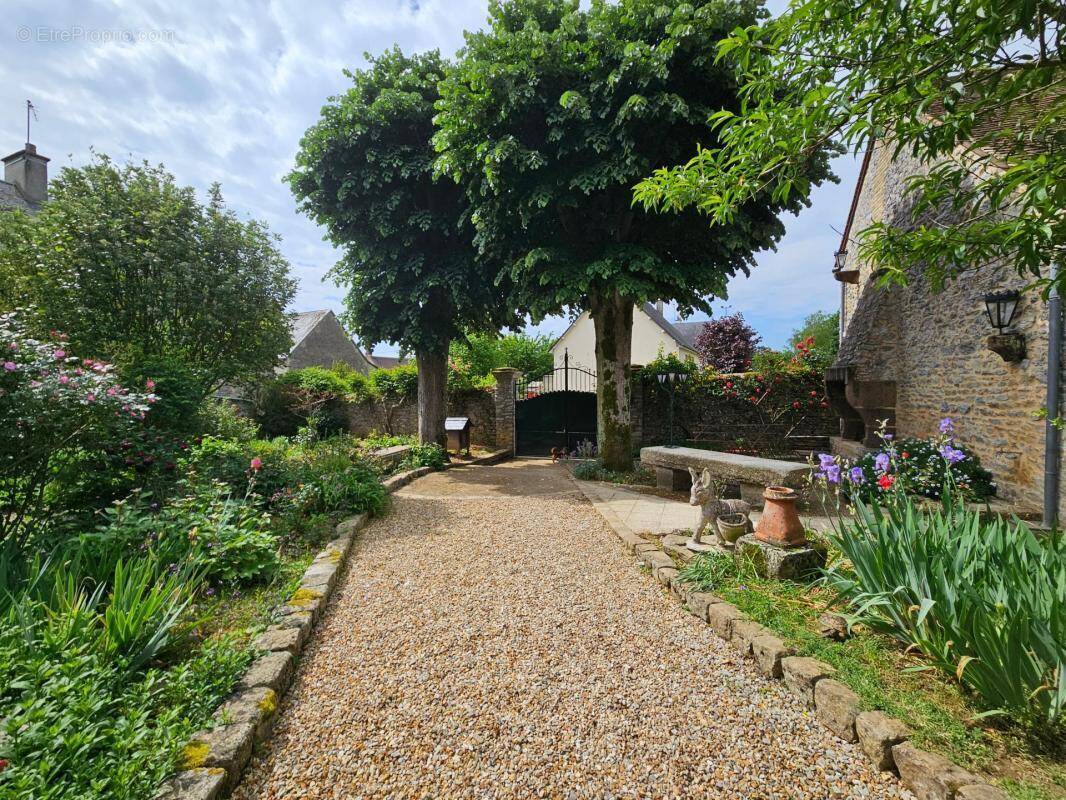 Maison à FRESNAY-SUR-SARTHE