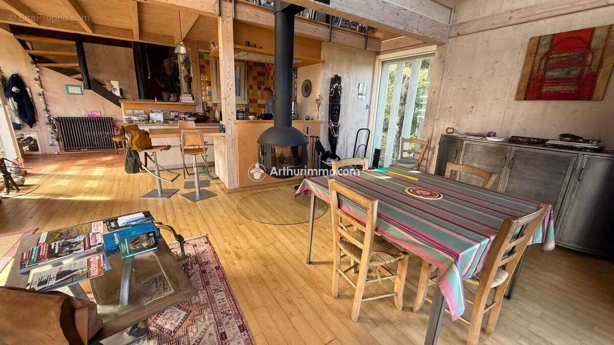 Maison à LA ROQUE-SAINTE-MARGUERITE