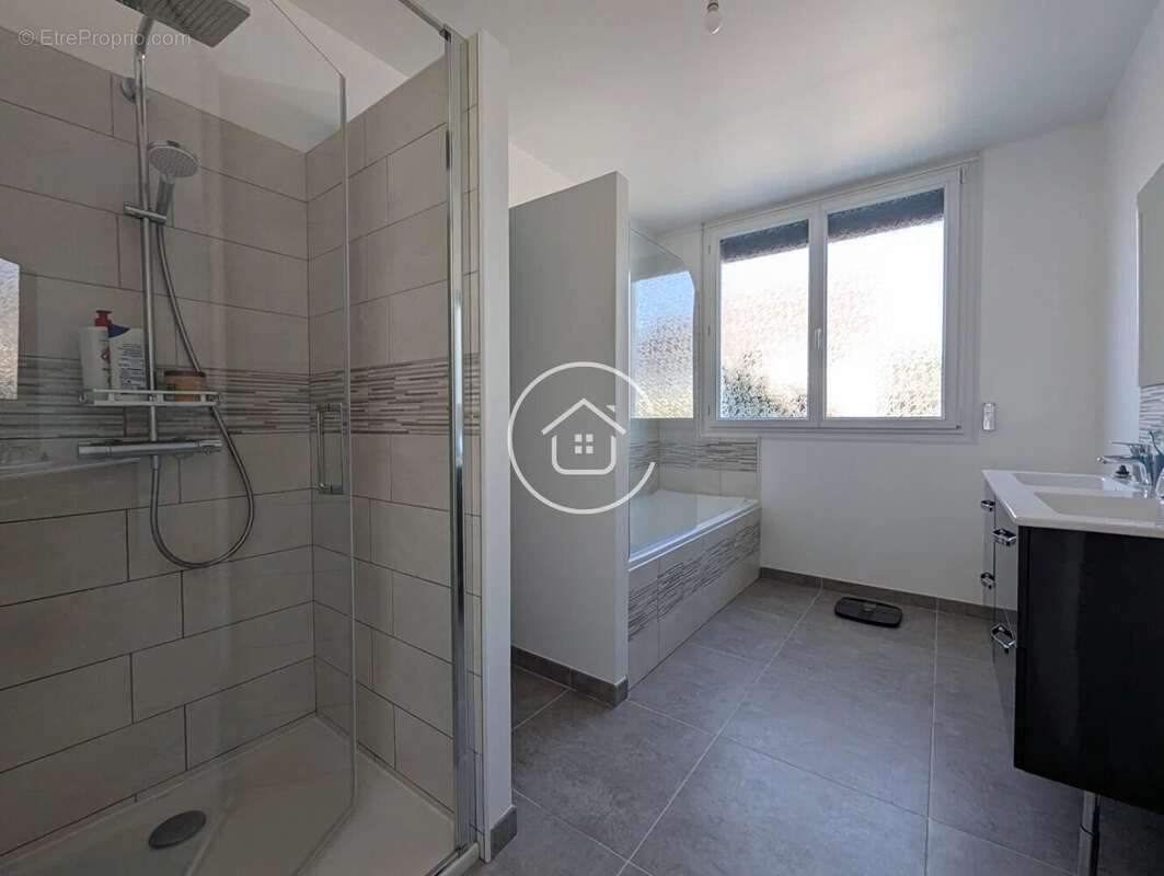 Maison à LA CHAUSSEE-SAINT-VICTOR