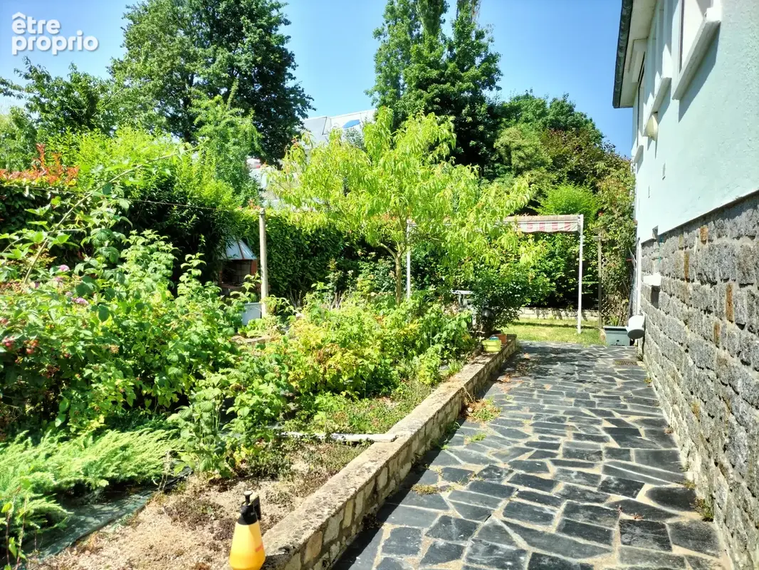 LAVAL secteur Gravier, un pavillon sur 509m2 de terrain. - photo 3