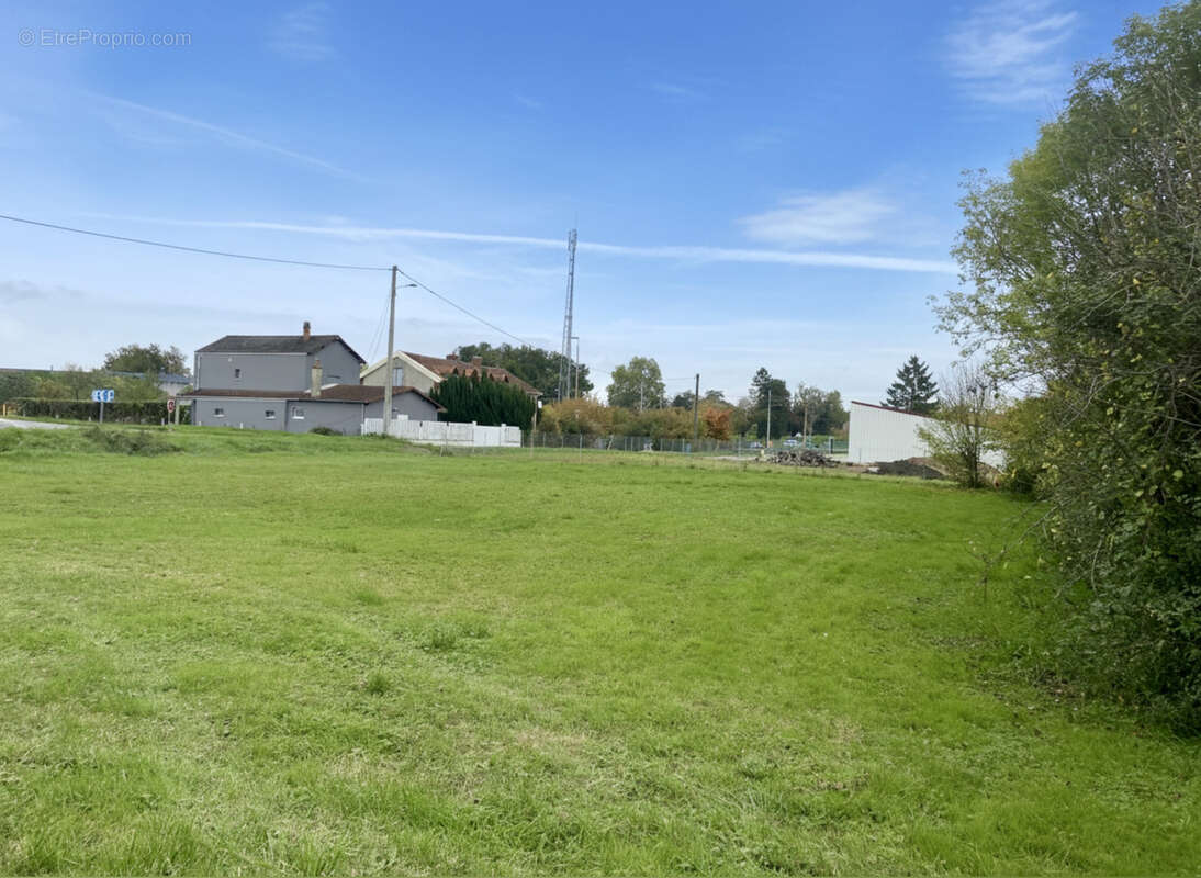 Terrain à CRECHY