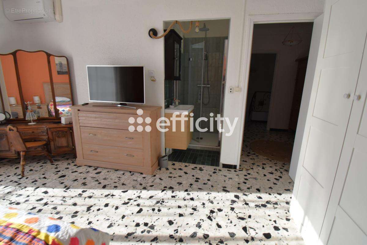 Maison 141 m² à Saint-Cyprien  - photo 10