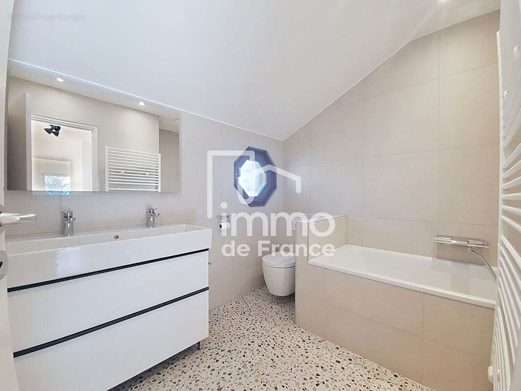 Maison à SAINT-JULIEN-EN-GENEVOIS