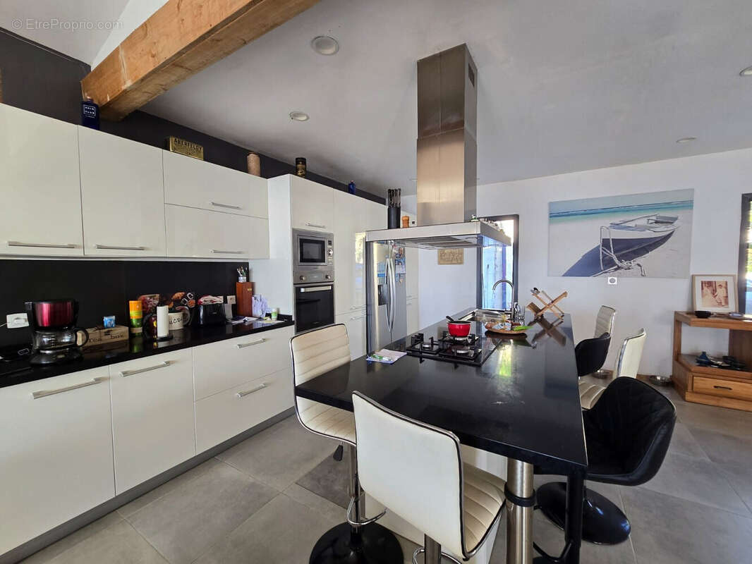 Maison 365 m² à Sainte-Marie  - photo 5
